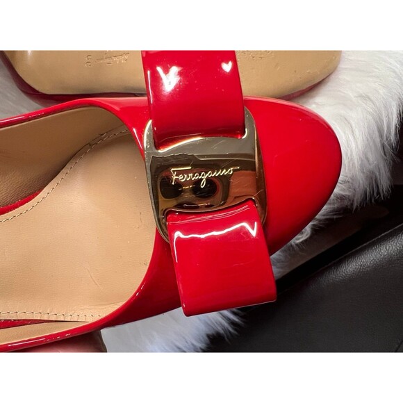 Salvatore Ferragamo Osimo Vara red patent leather with bow and gold hardware. 6C - Picture 4 of 8